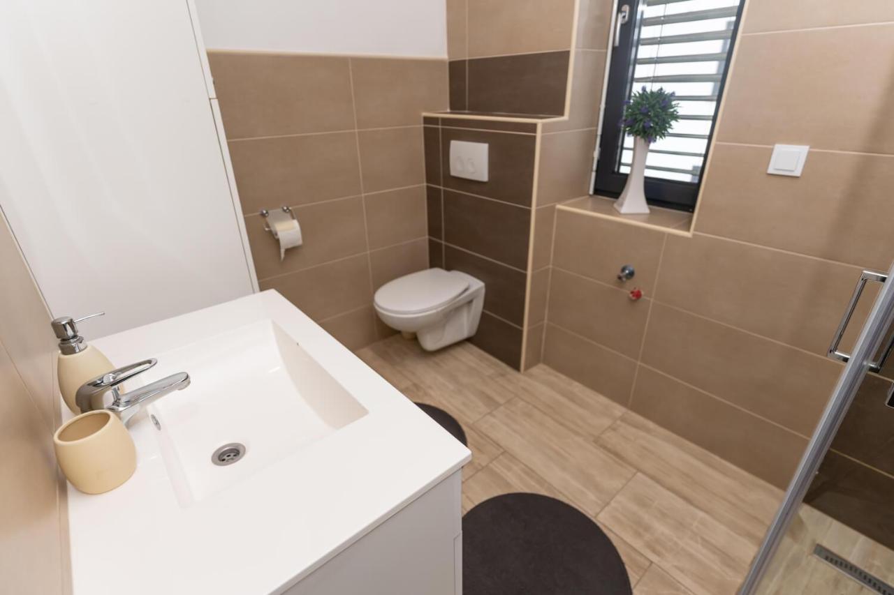 Apartmaji Banonia Neskončno polje Бановци Екстериор снимка