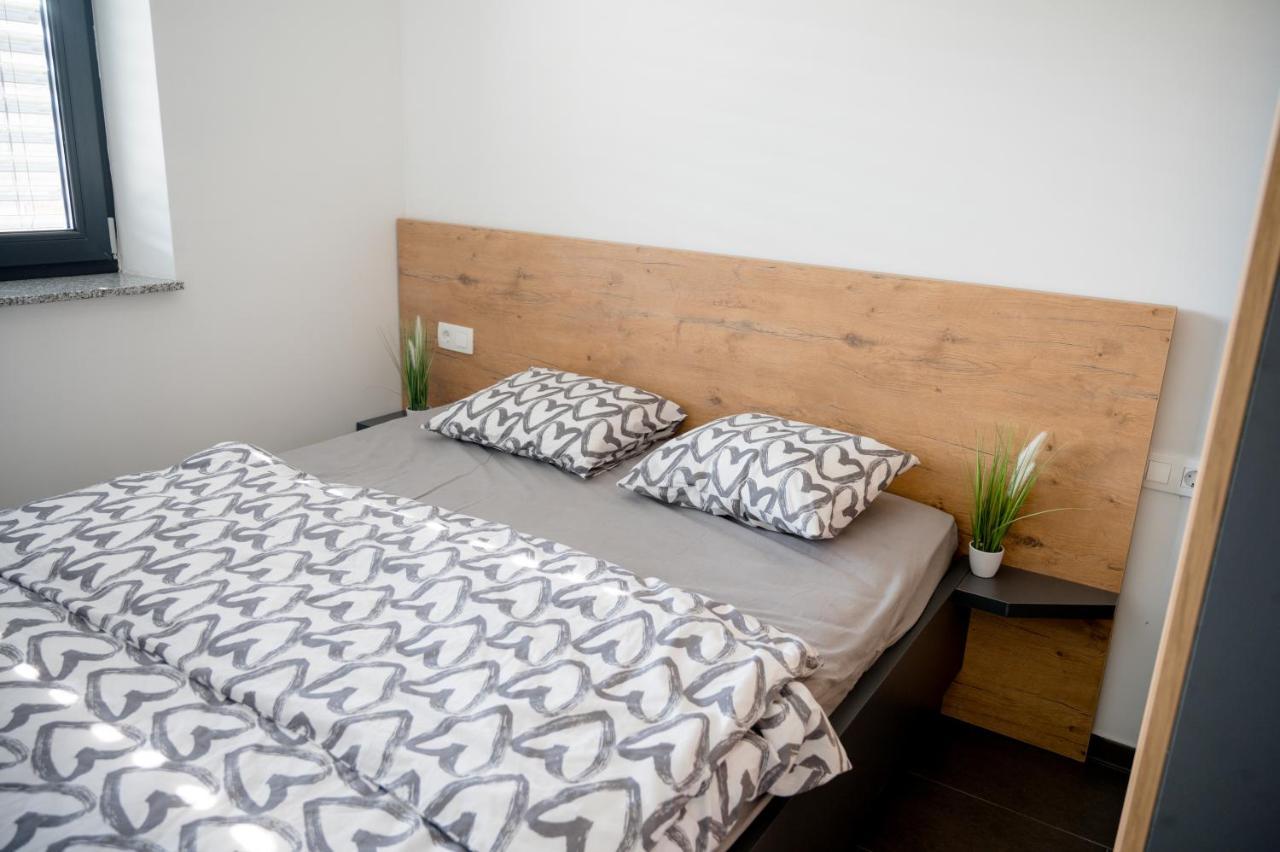 Apartmaji Banonia Neskončno polje Бановци Екстериор снимка