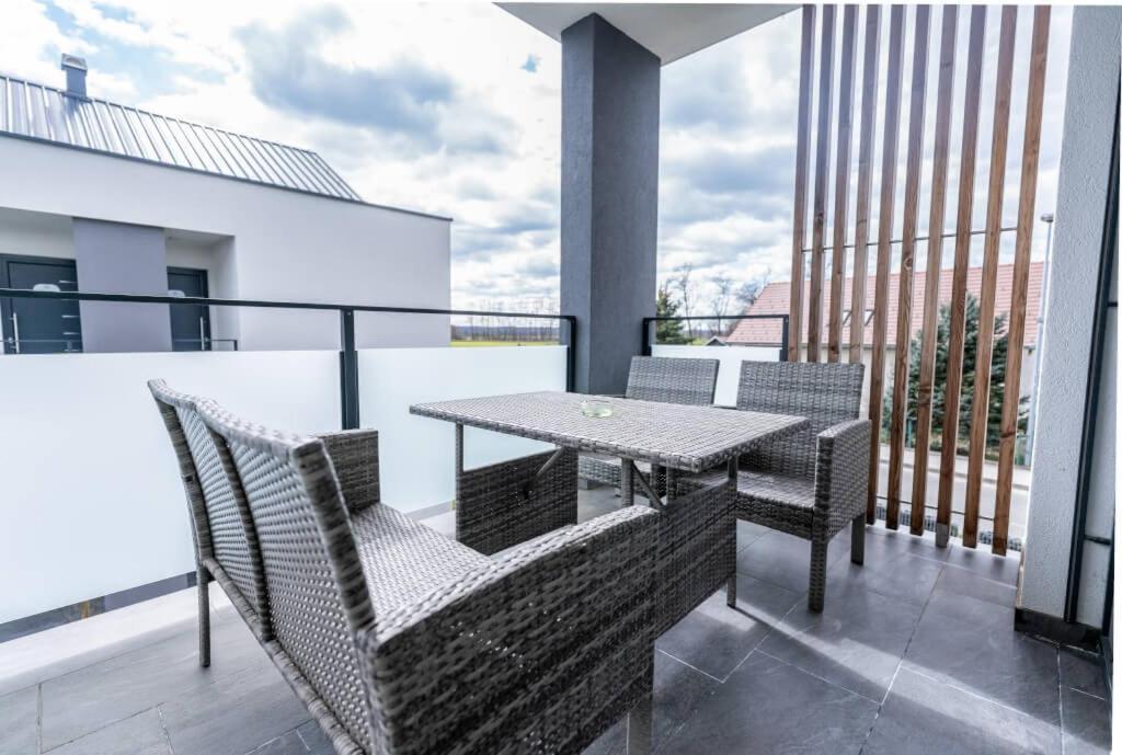Apartmaji Banonia Neskončno polje Бановци Екстериор снимка